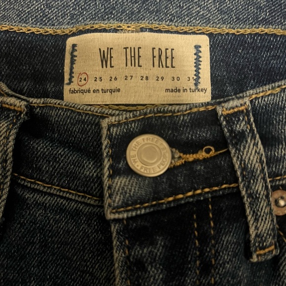 Free People Woman’s Medium Wash Skinny Distressed Jeans With Frayed Ankle Detail - Picture 8 of 9